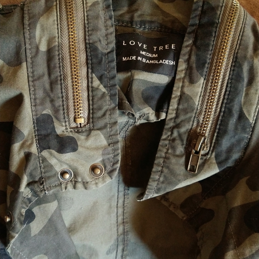 Vest - Picture 2 of 3